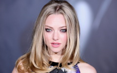 Amanda Seyfried Stunnig Hd Images