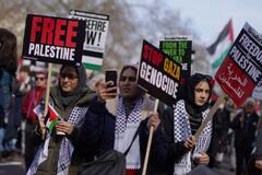 Pro-Palestine supporters gather in London to urge Gaza ceasefire ...